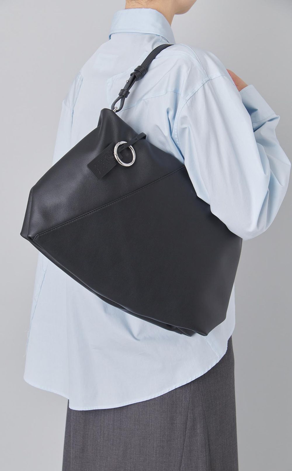 ソフトレザーショルダーバッグ