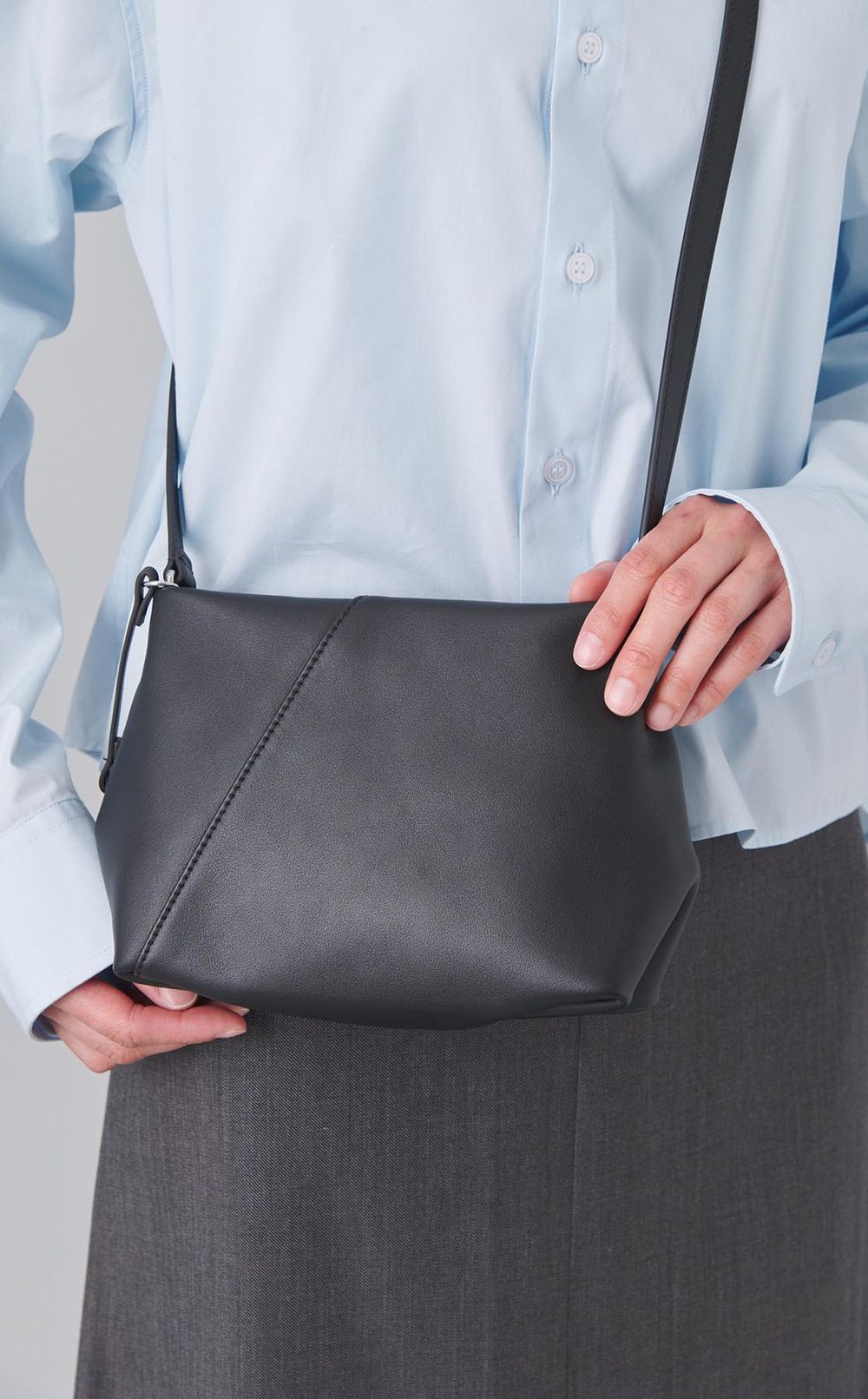 ソフトレザーミニショルダーバッグ