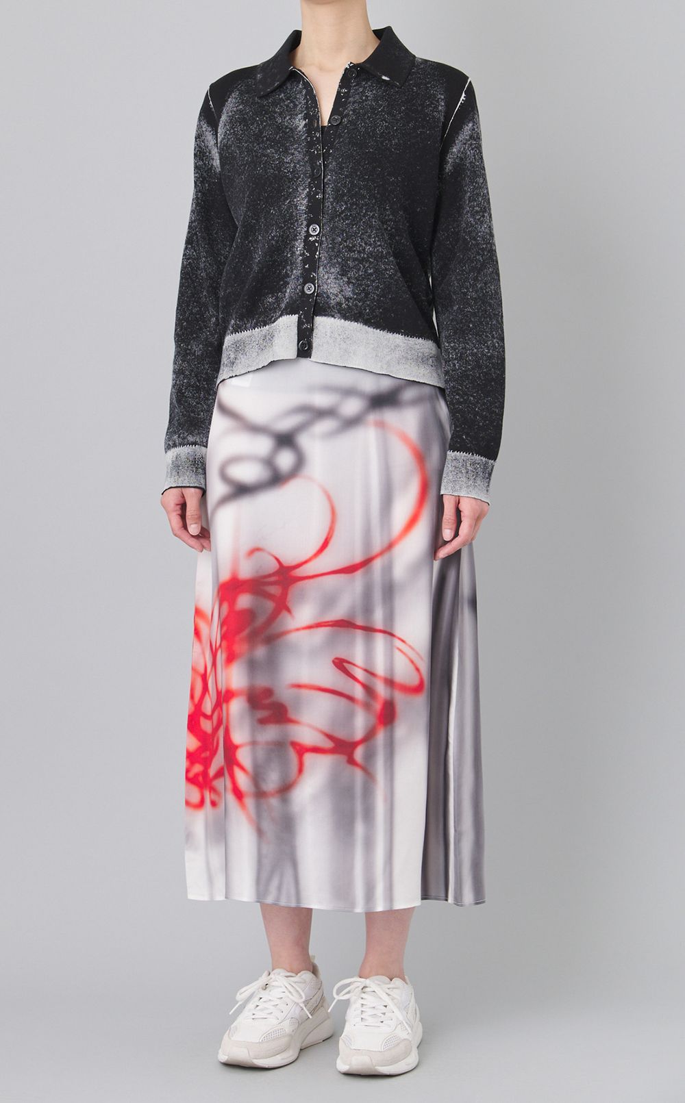 グラフィティプリントミディスカート