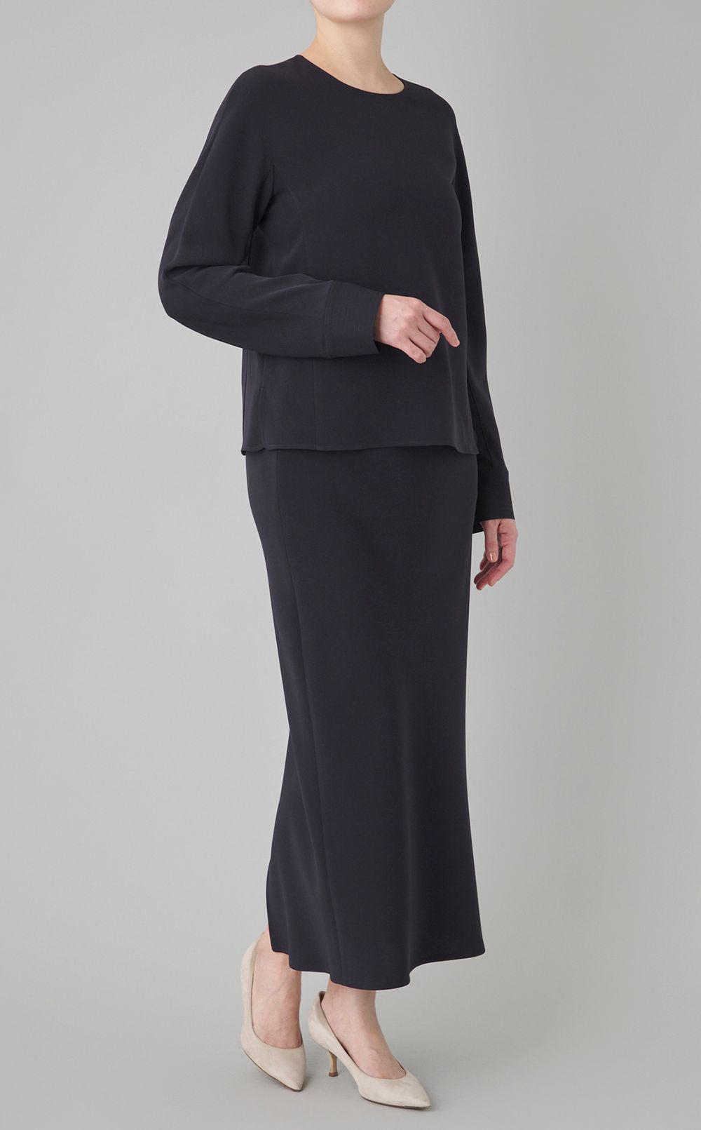 クルーネックコンパクトブラウス