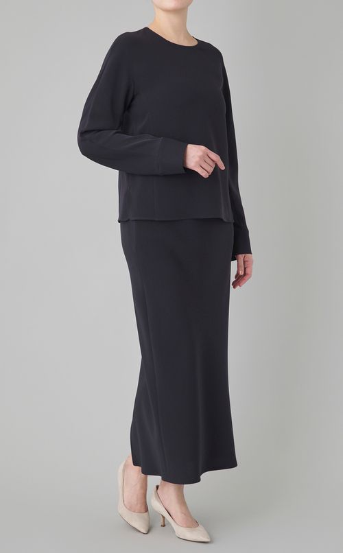 クルーネックコンパクトブラウス