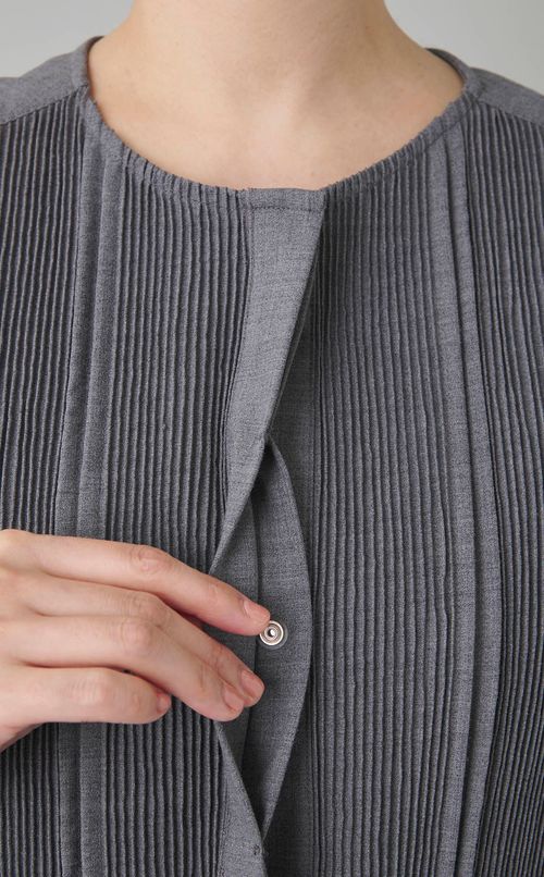 コットンタックノースリーブブラウス