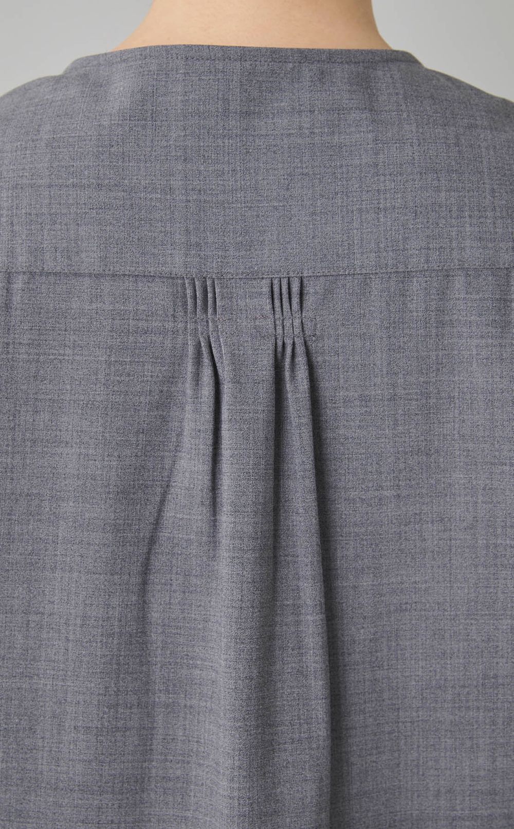 コットンタックノースリーブブラウス