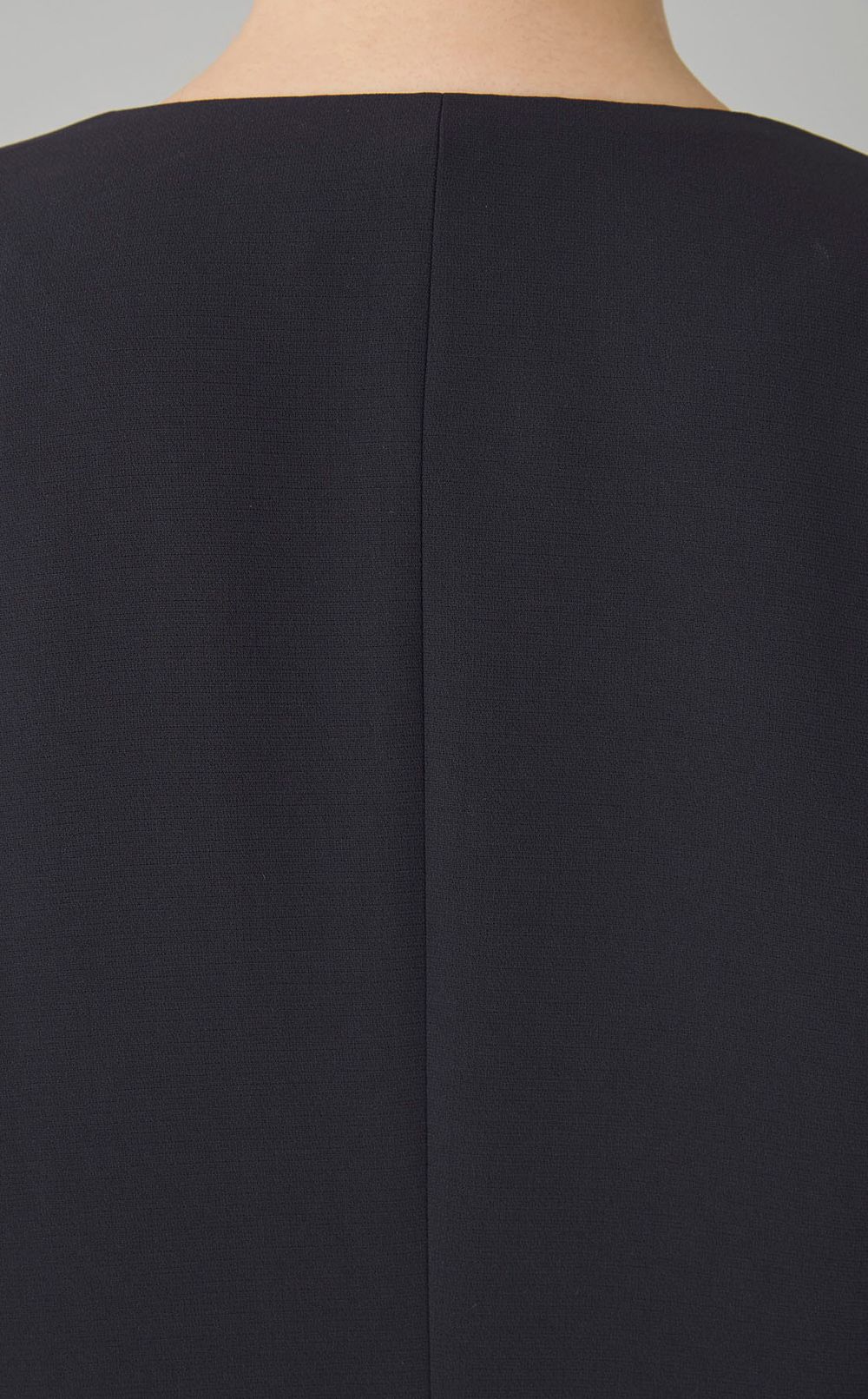 ノーカラークルーネックジャケット