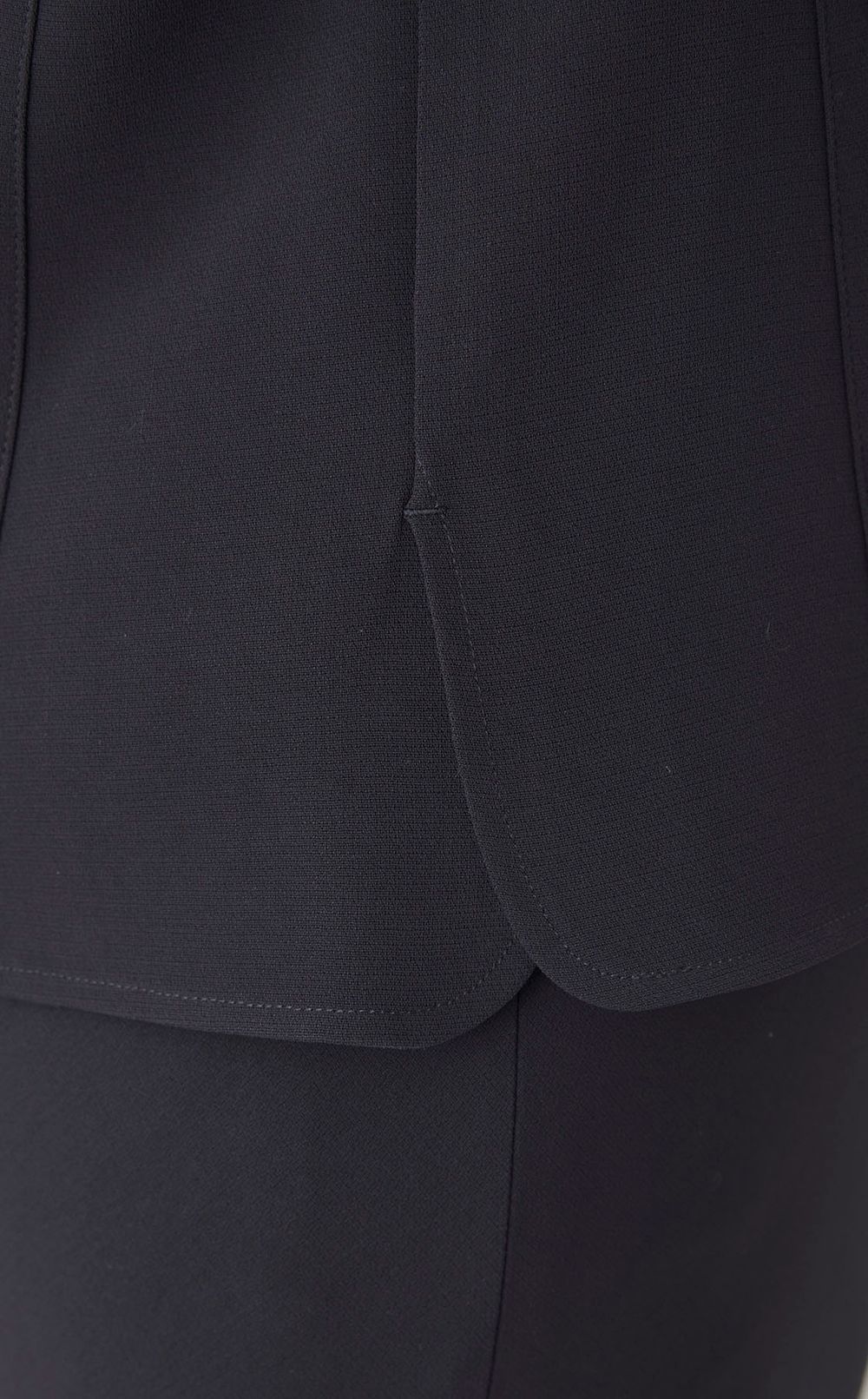 クルーネックコンパクトブラウス