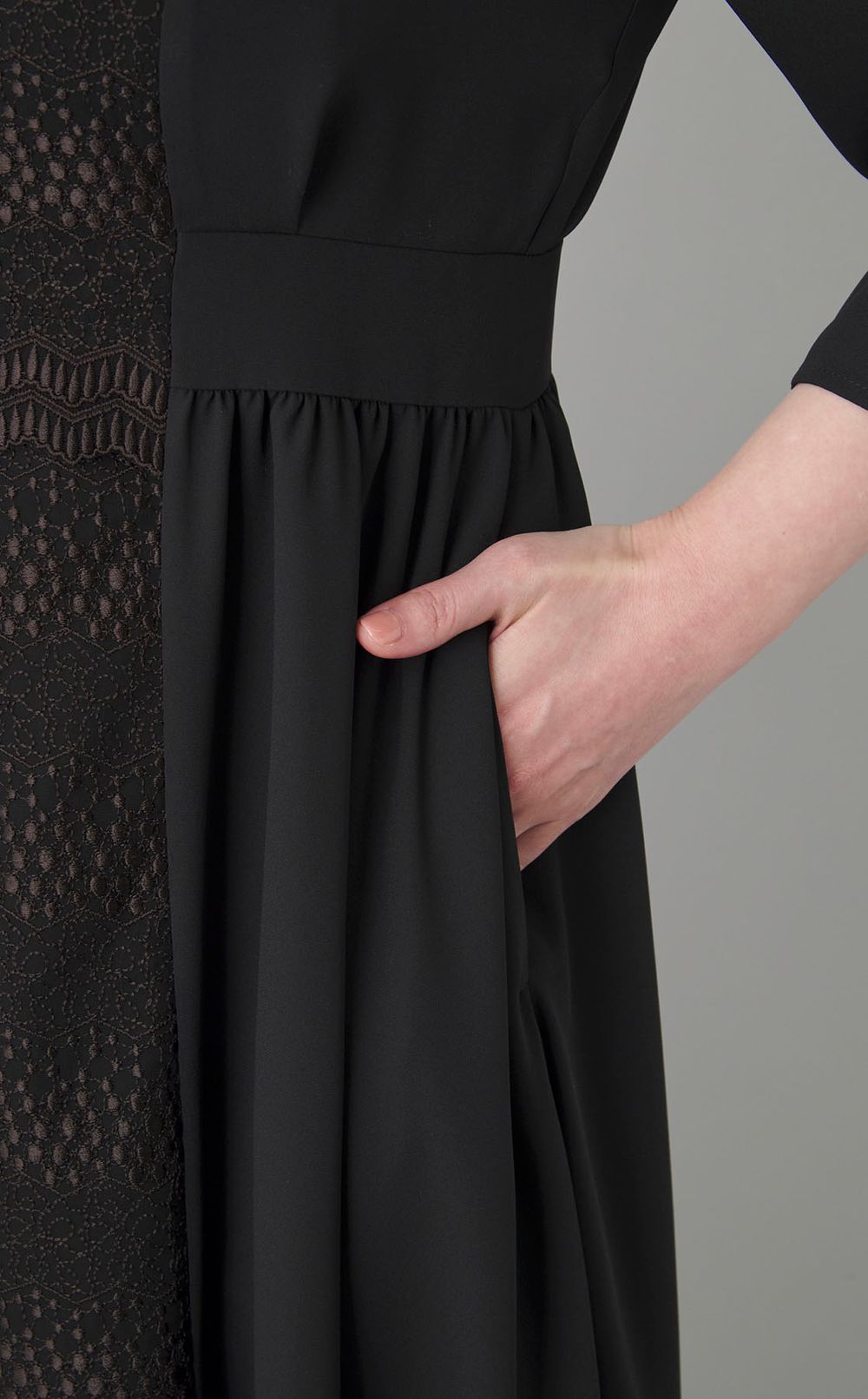 フロントエンブロイダリーワンピース