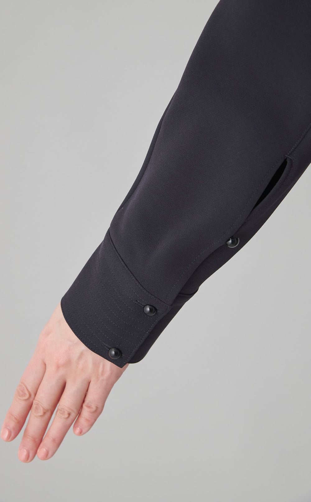 クルーネックコンパクトブラウス