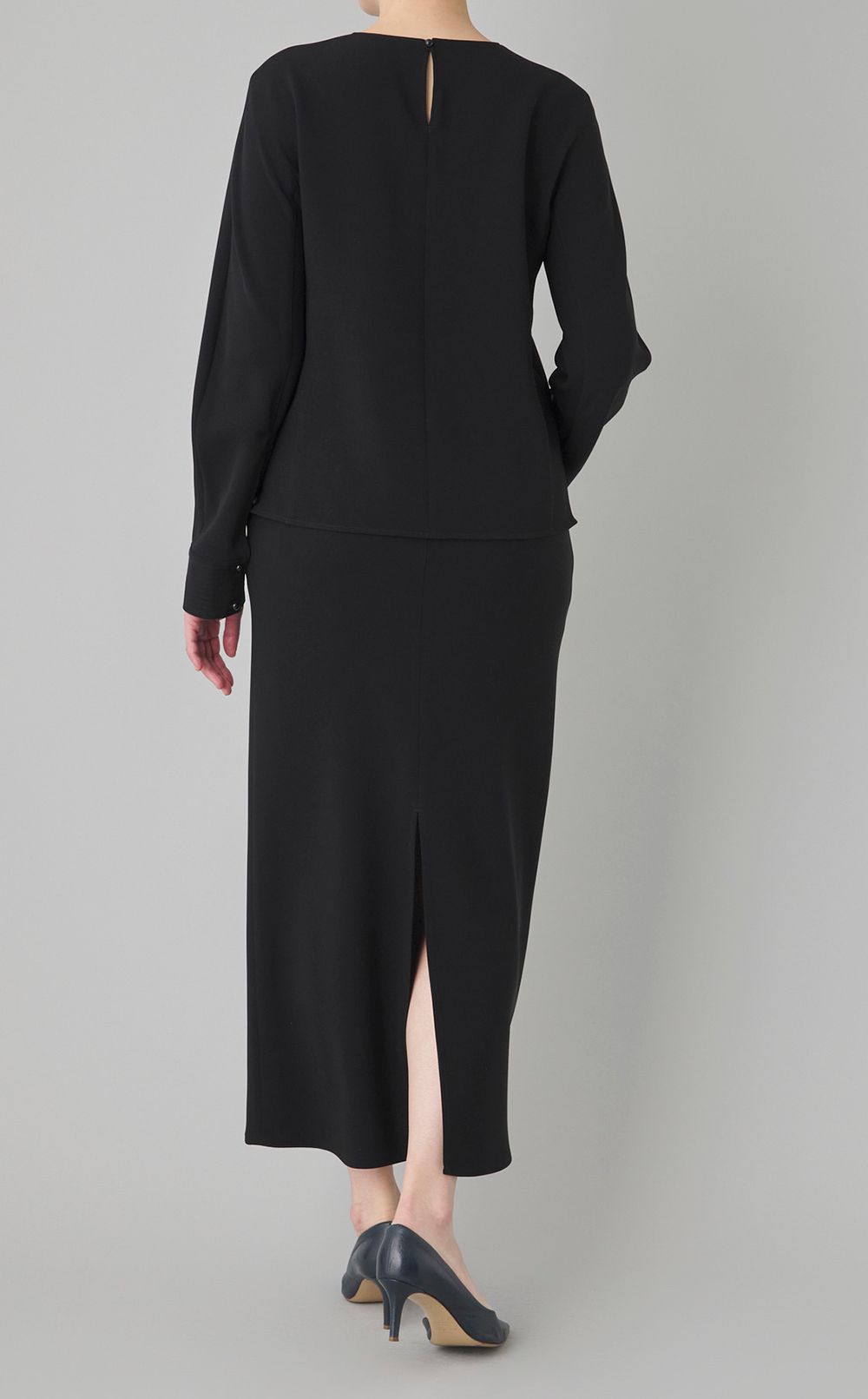 クルーネックコンパクトブラウス