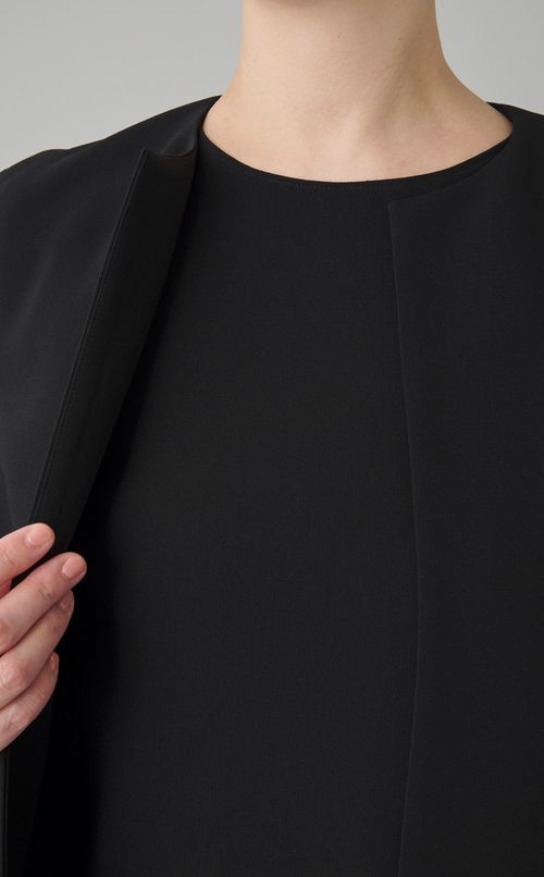 ノーカラークルーネックジャケット