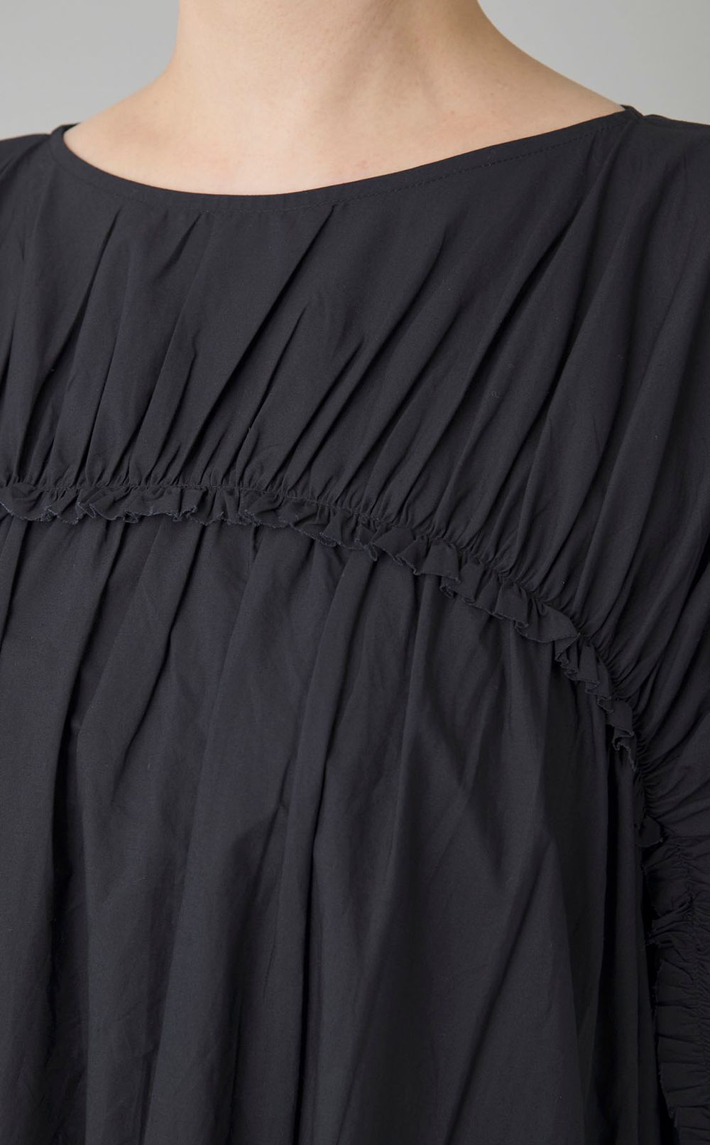 Inesギャザーワンピース