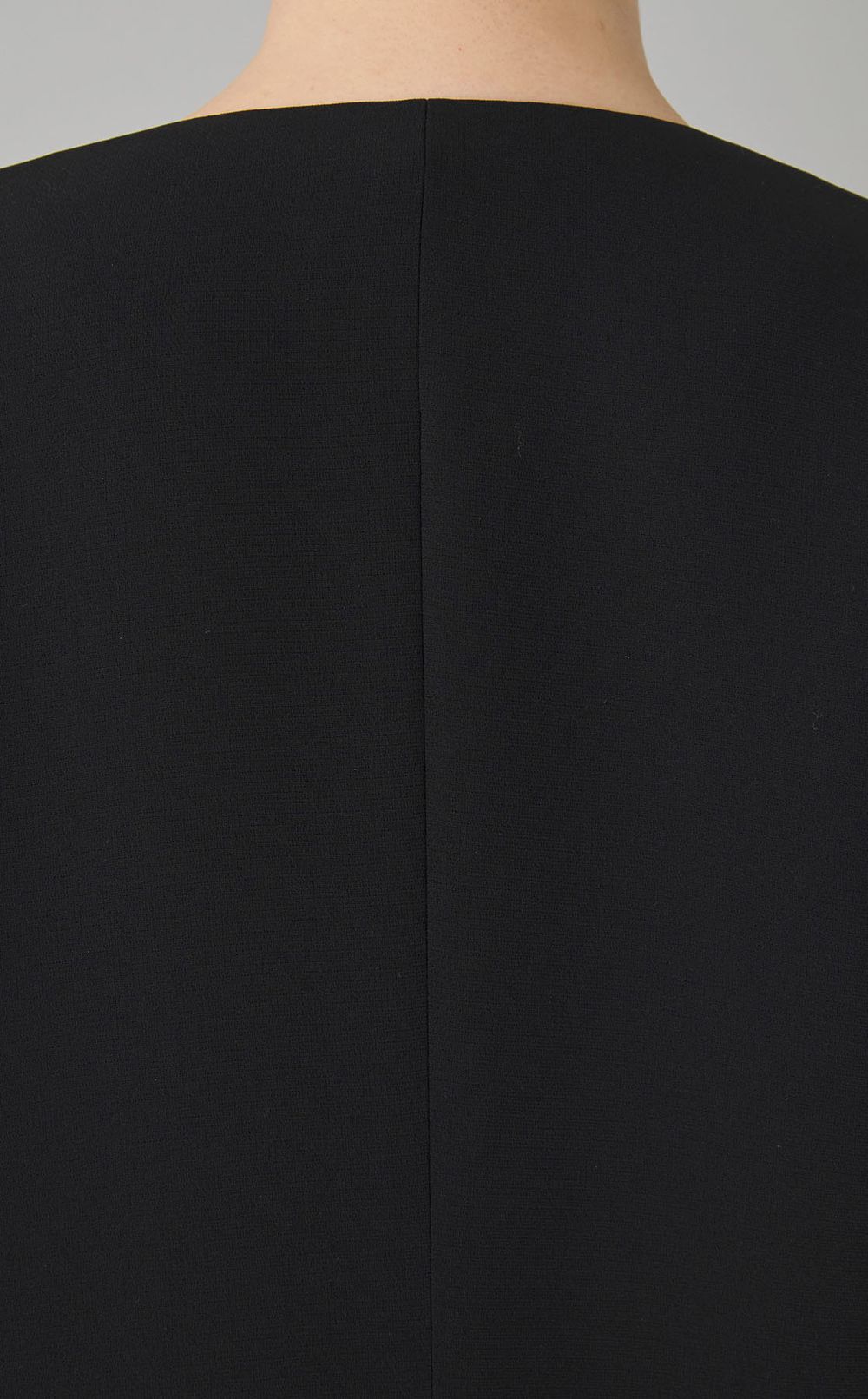 ノーカラークルーネックジャケット