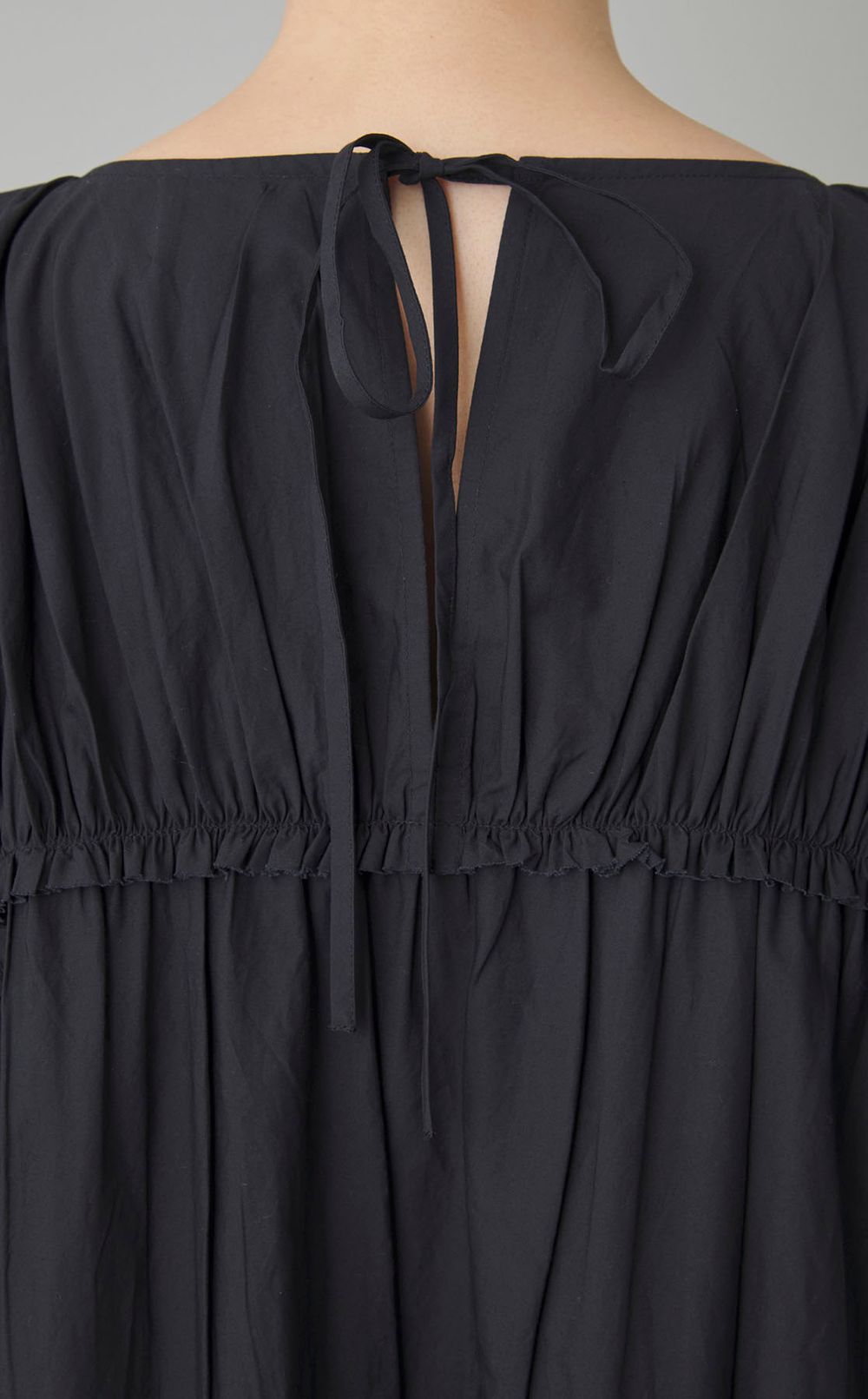 Inesギャザーワンピース