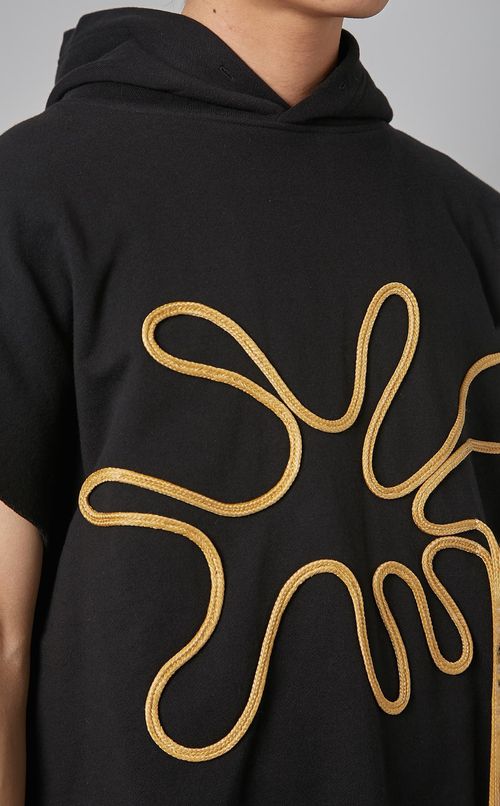 エンブレムバックデザインパーカー