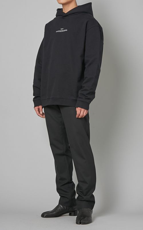 スリムテーパードスラックス