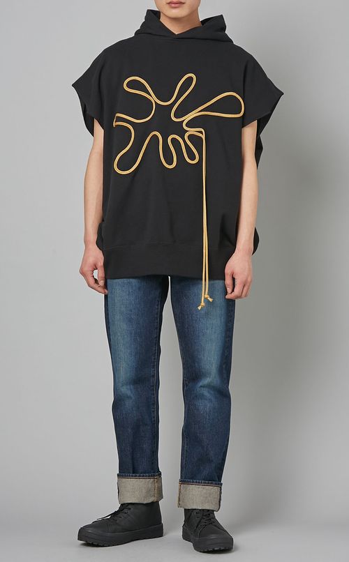 エンブレムバックデザインパーカー