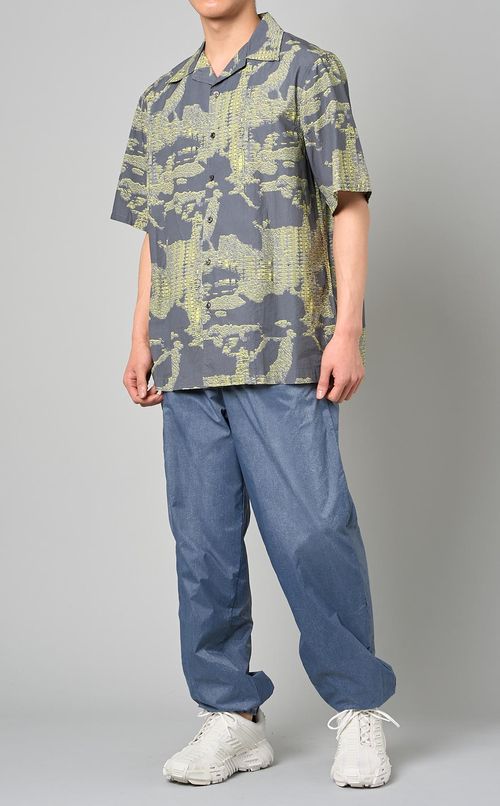 カモフラージュプリントシャツ
