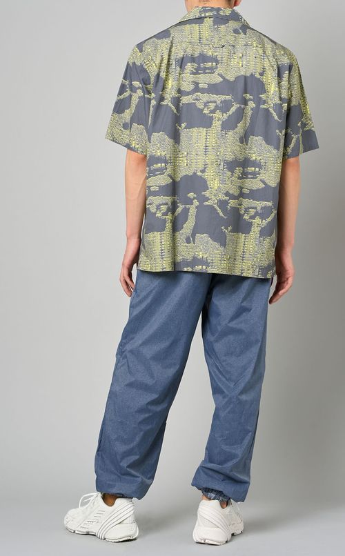 カモフラージュプリントシャツ