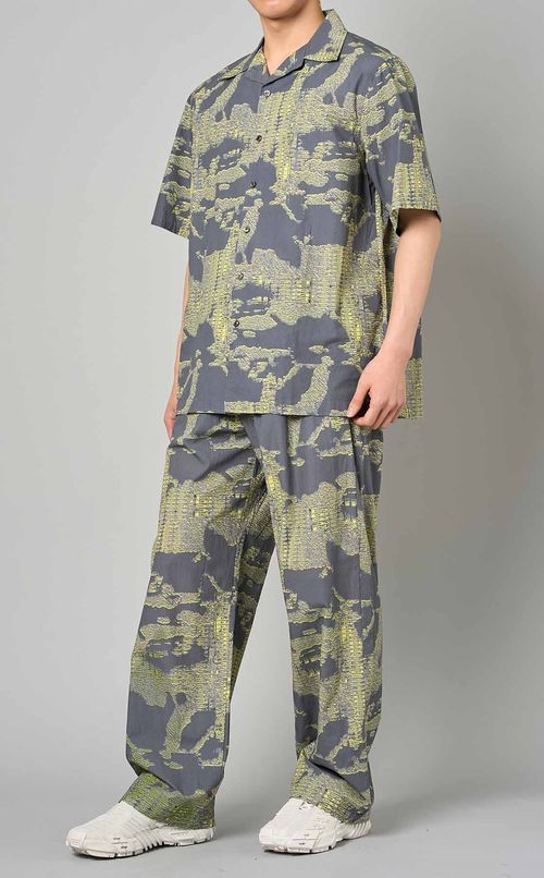 カモフラージュプリントシャツ