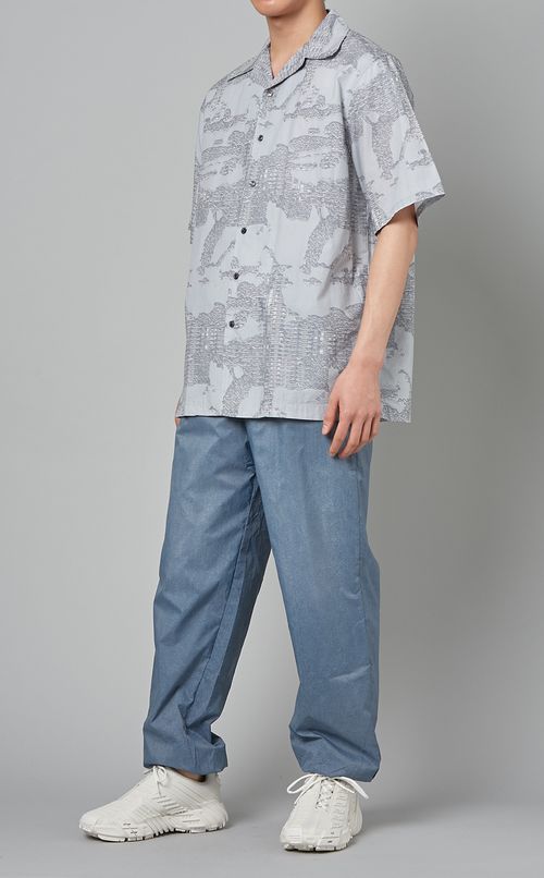 カモフラージュプリントシャツ