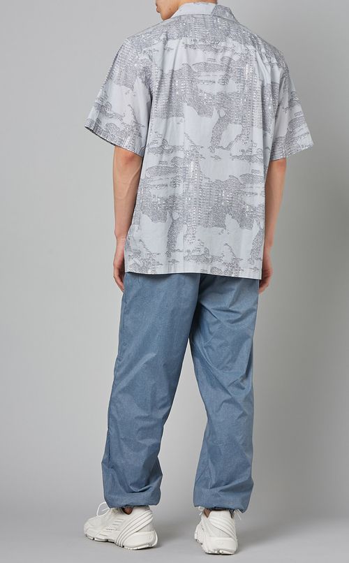 カモフラージュプリントシャツ