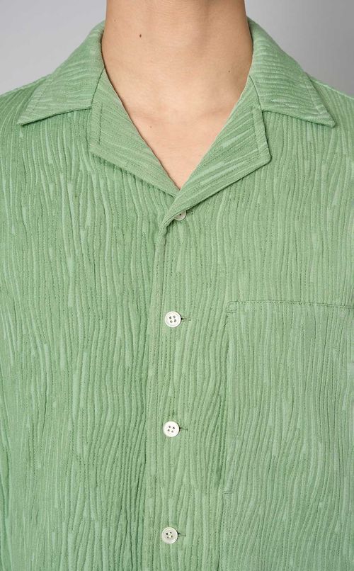 オープンカラーシャツ