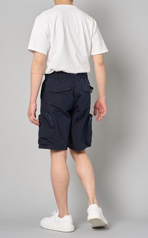 カーゴショーツ