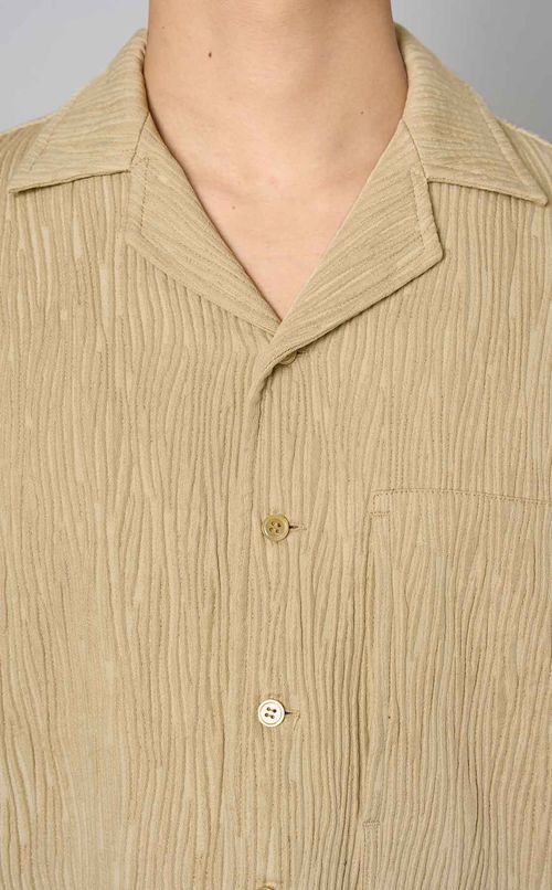 オープンカラーシャツ