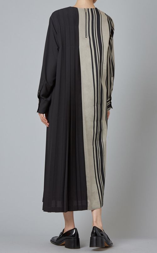 マルチストライププリーツワンピース