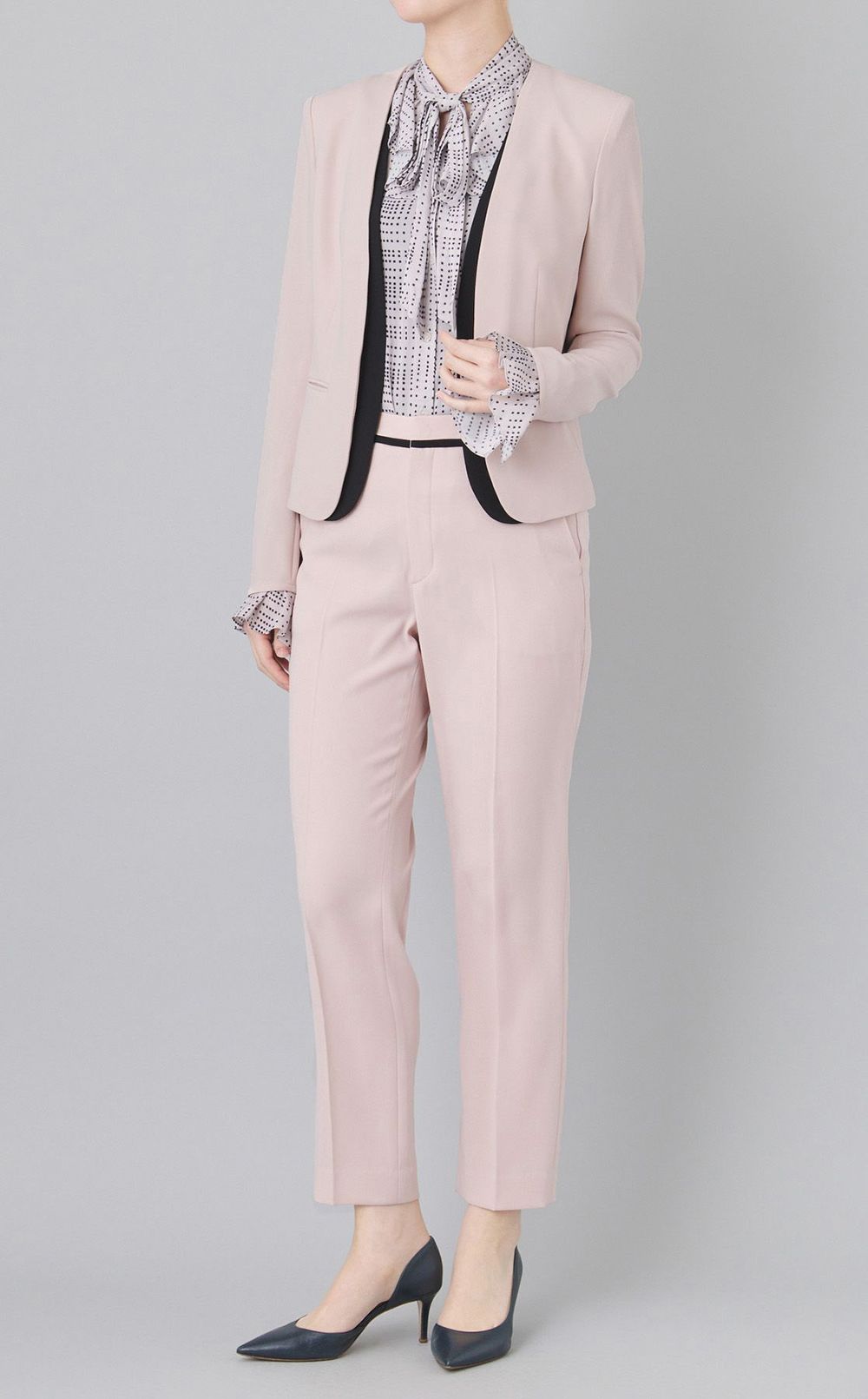 テーパードパンツ