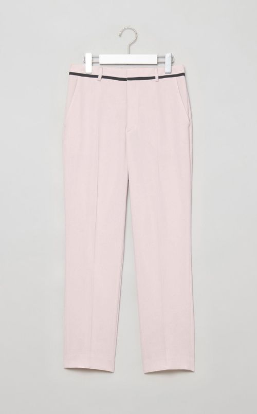 テーパードパンツ