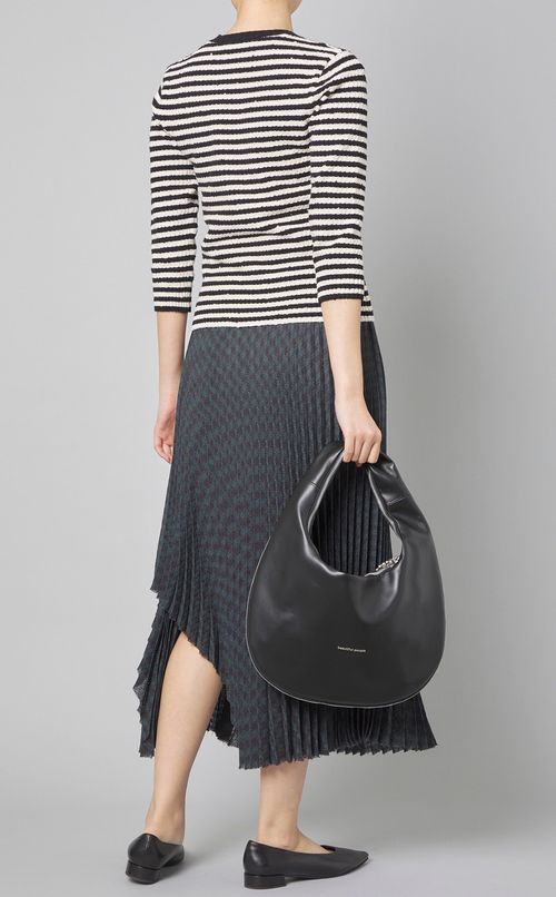 ラウンドジップレザーバッグ