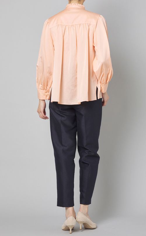 サテンピンタックギャザーブラウス