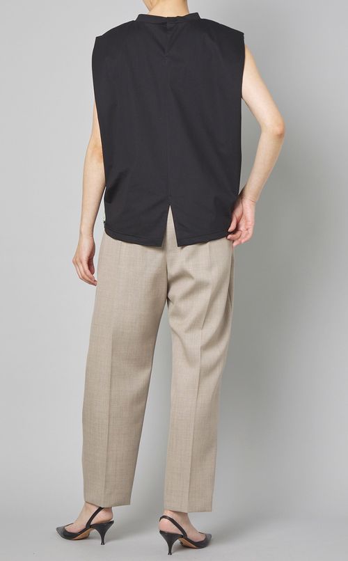 ボタニカルプリントノースリーブトップス