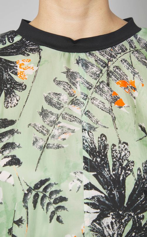 ボタニカルプリントノースリーブトップス