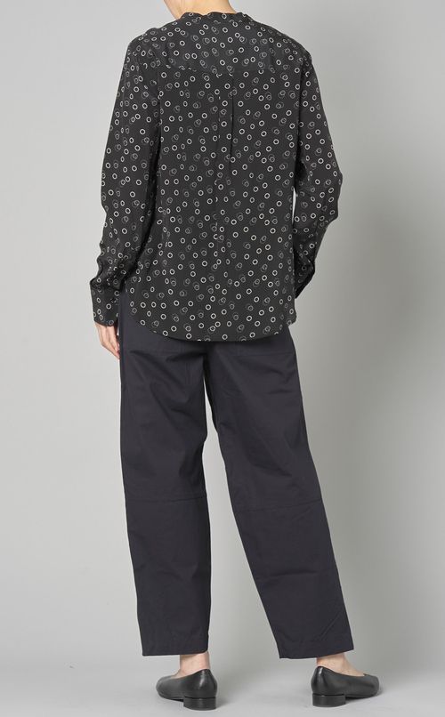 サークルプリントスタンドカラーブラウス