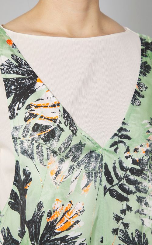 ボタニカルプリントノースリーブワンピース