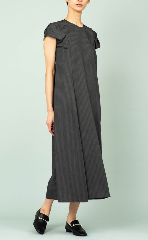 クルーネックデザイン袖ワンピース