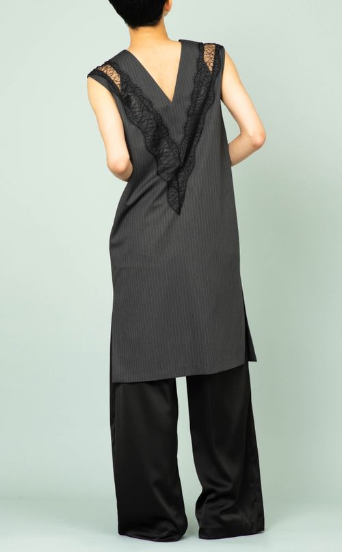 Vネックレースプルオーバー