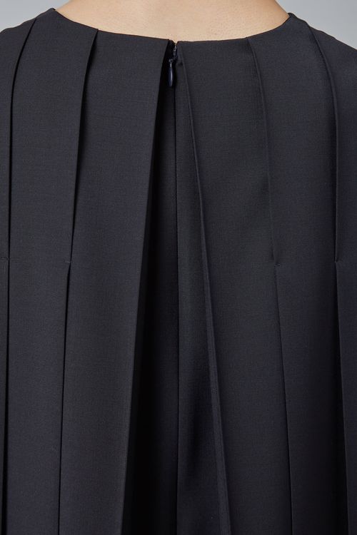 バックプリーツワンピース