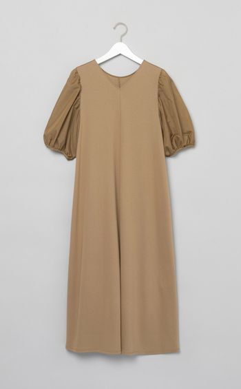 パフスリーブフレアワンピース