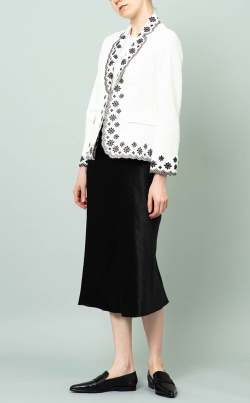 サテンミディスカート