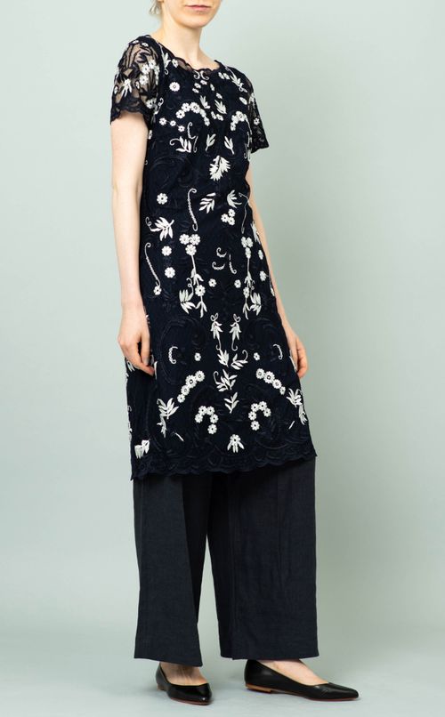 刺繍ストレッチワンピース