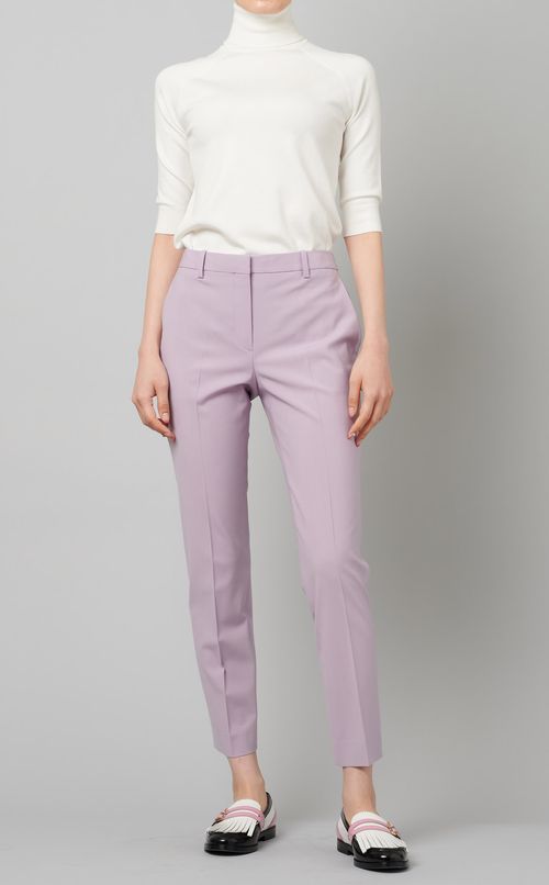 スリムフィットテーパードパンツ