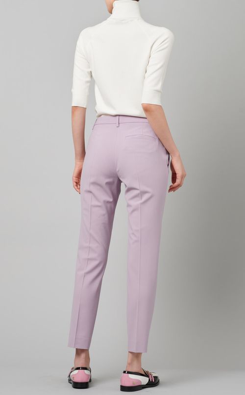 スリムフィットテーパードパンツ