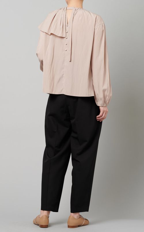 アシンメトリーフリルカラーブラウス