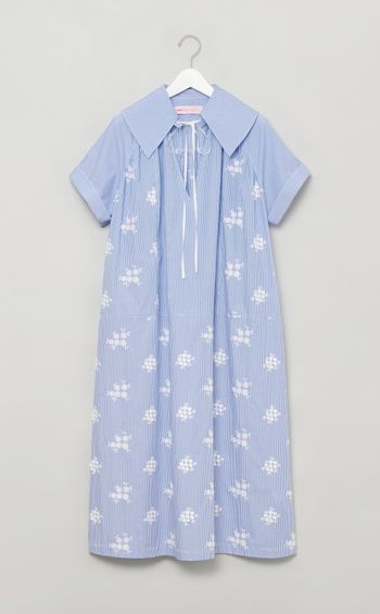 フラワー刺繍ビッグカラーワンピース