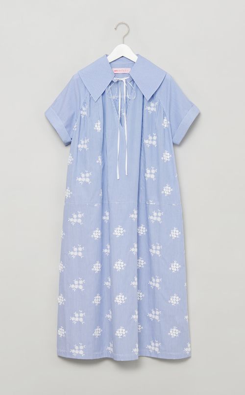 フラワー刺繍ビッグカラーワンピース