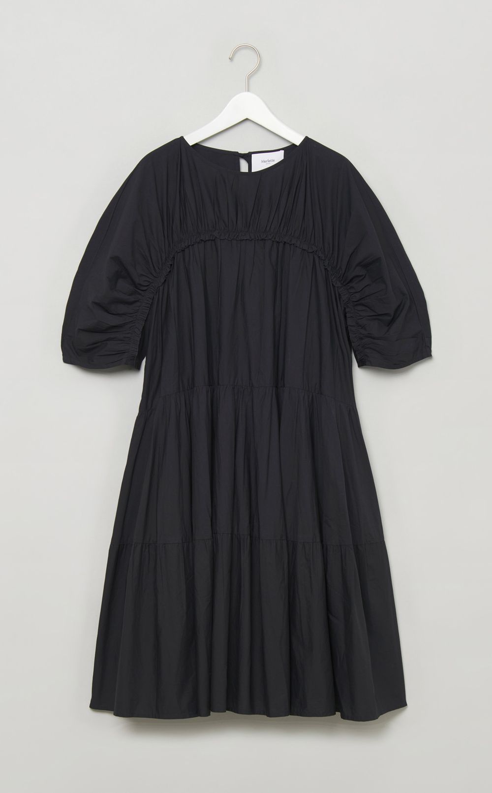 Inesギャザーワンピース