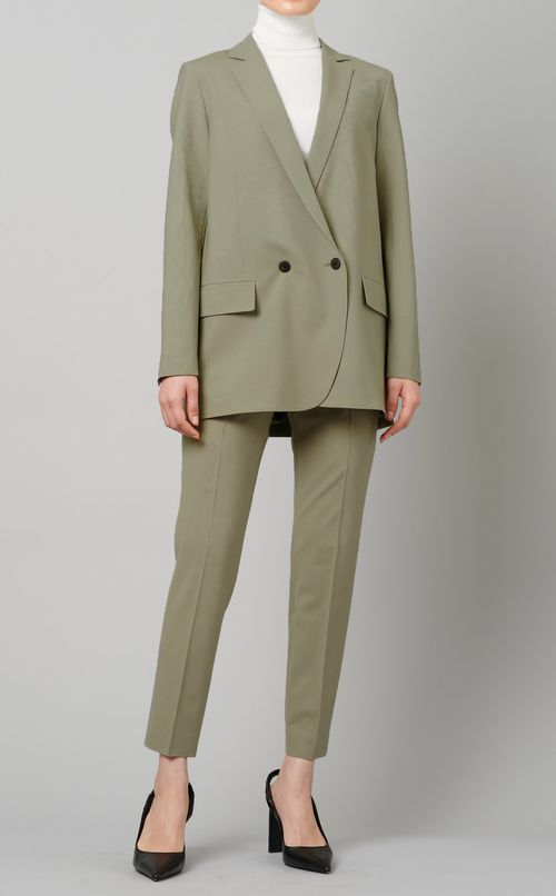 スリムフィットテーパードパンツ