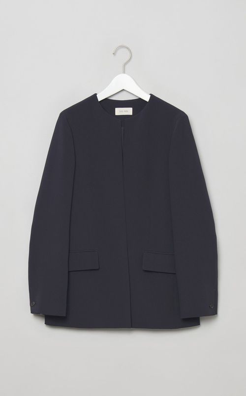 ノーカラークルーネックジャケット